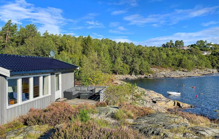 Feriehus for 6 personer, med hage og terrasse, dyr tillatt i Arendal 