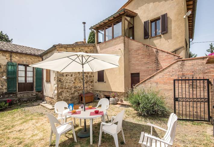 Ganze Wohnung, Apartment "Casa Vacanze del Borgo" mit Garten und Wlan in Montalcino, Orciatal