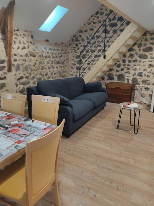Location de vacances pour 6 personnes, avec terrasse à Ceyssat - 4