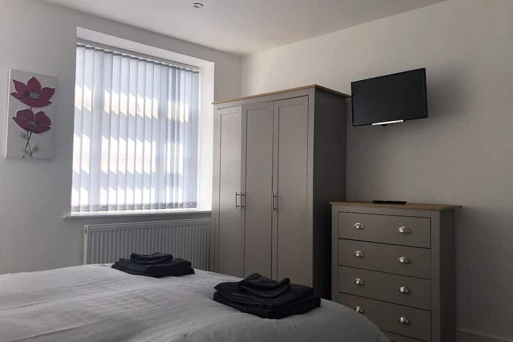Entire apartment, Rouge Suite Winter Gardens 1Bed Apartment in Blackpool Pleasure Beach, North West England