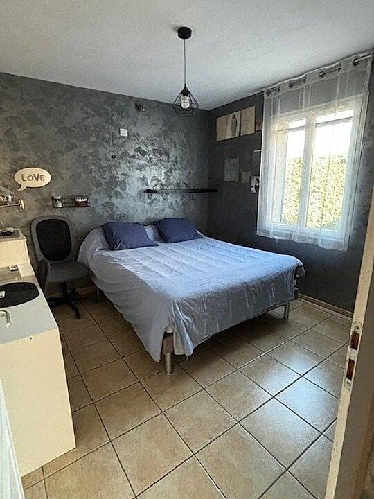 Chez Frédérique et Jean-Claude - Chambre Lou in Taillades, Parc naturel régional du Luberon