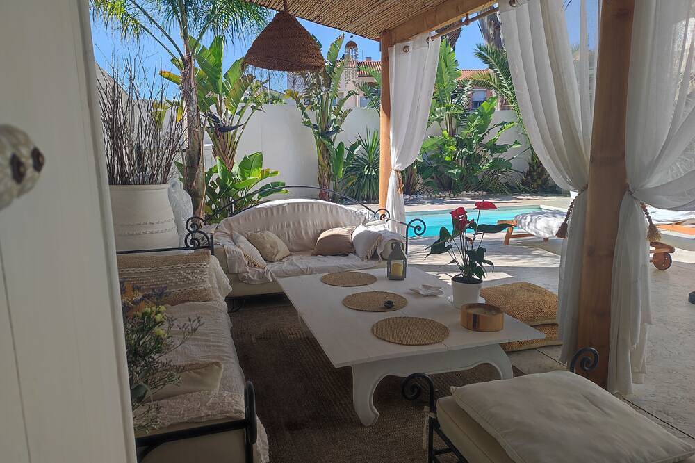 House for 6 people, 3 bedrooms, 2 bathrooms, 3 Wcs, swimming pool, air conditioning and mosquito nets. in Perpignan, Mittelmeerküste (Frankreich)