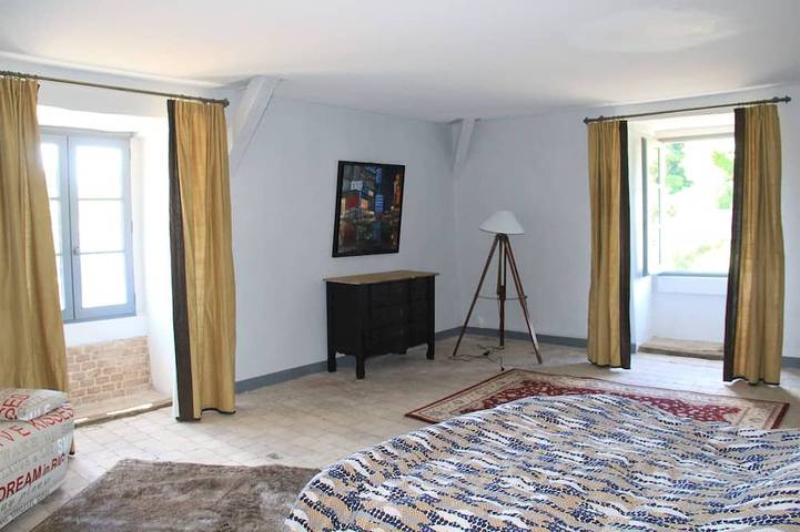 Location de vacances pour 12 personnes, avec terrasse et jardin, animaux acceptés à Montmorillon - 4