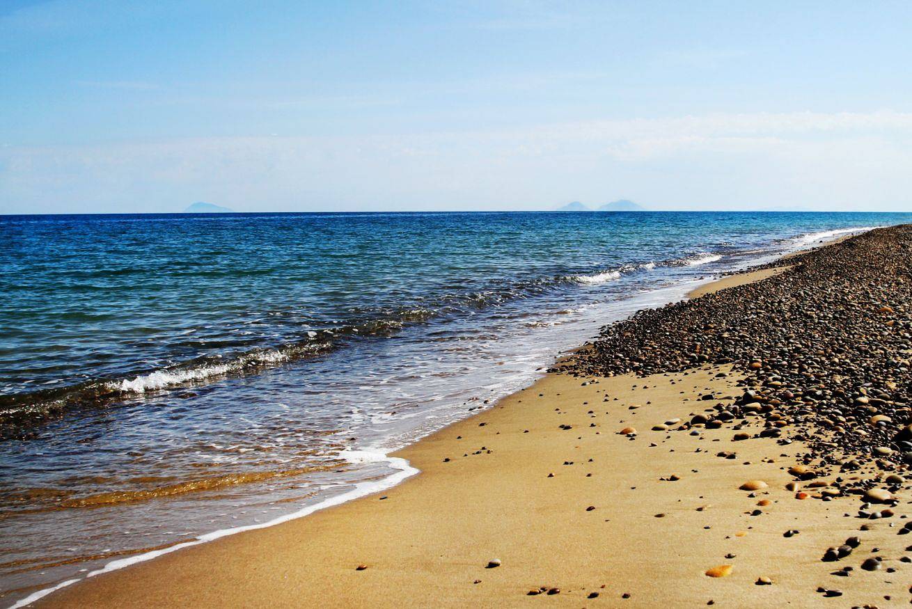 Apartamento inteiro, Seaside Retreat – House 100 Meters from the Beach in Caronia, Messina (província)