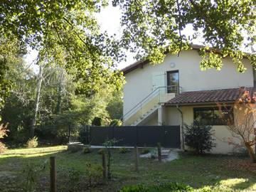 Gîte pour 4 personnes, avec jardin dans Lac de Léon