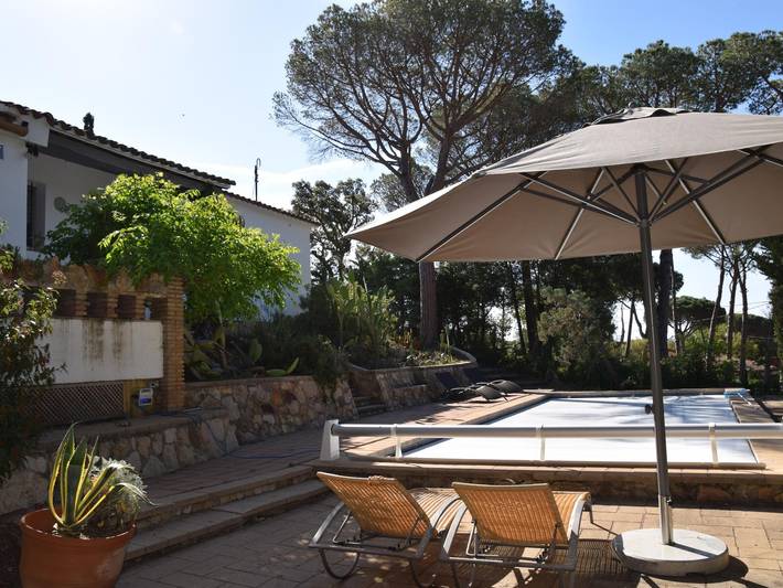 Location de vacances pour 6 personnes, avec piscine ainsi que terrasse et jardin à Santa Cristina d'Aro - 2