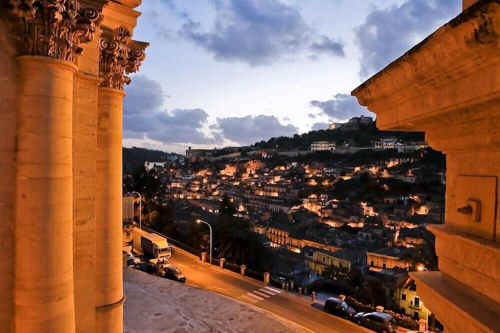 Palace of the 800 Spectacular View Elegant Terrace Servicio de conserjería in Modica (town), Módica