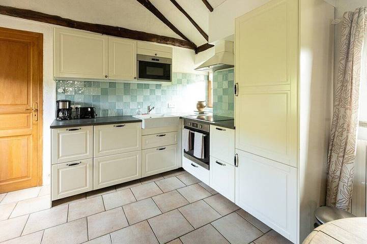 Maison de vacances pour 4 personnes, avec jacuzzi et piscine ainsi que jardin et terrasse