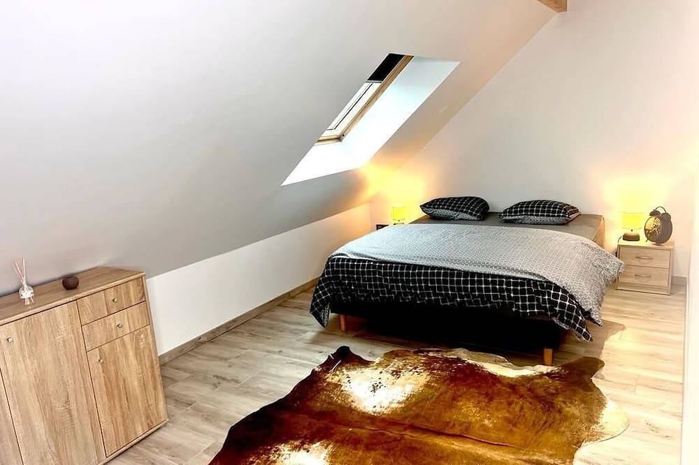 Entire apartment, Rooftop jacuzzi 4 persons \"Le Repère in Hatten, Wissembourg region