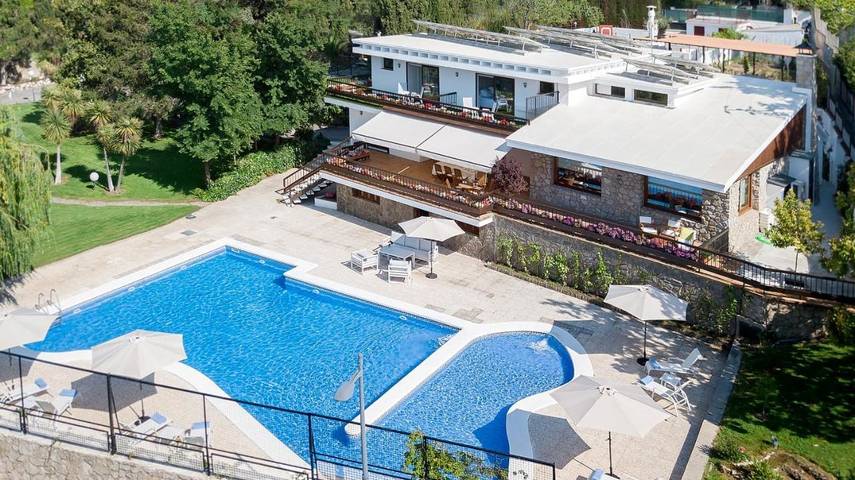 Chalet para 19 personas, con jardín y piscina para niños además de vistas y piscina en Vega de Granada - 2