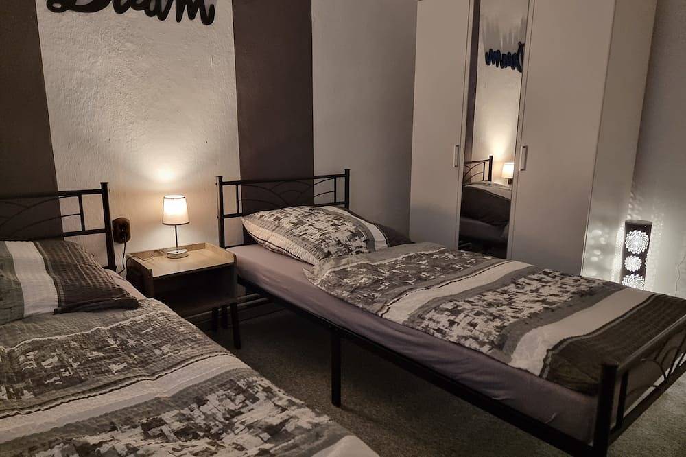 Ganze Wohnung, Ferienwohnung zum alten Hotel (bis 10 Personen) in Gramzow, Uckermark