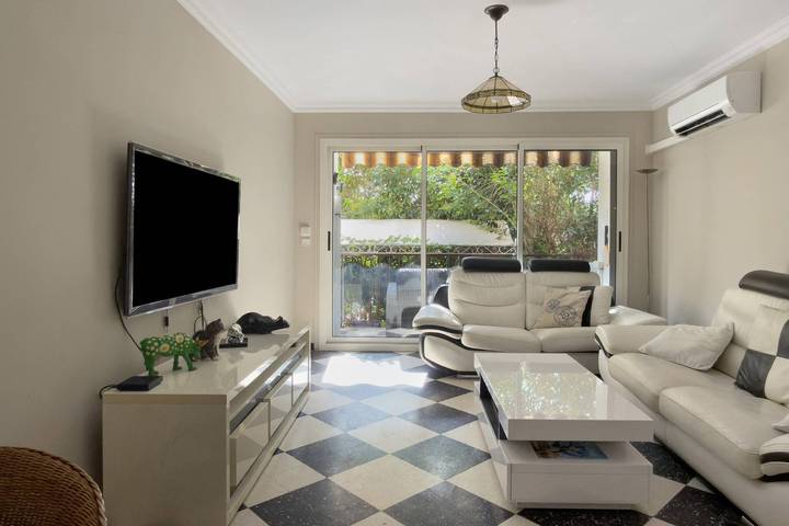 Apartamento entero, Apartamento 'Sunnybeach Laciotat Pool Ac Parking' con piscina privada, Wi-Fi y aire acondicionado in La Ciotat, Marsella region