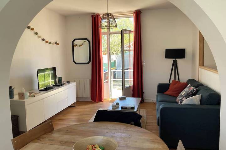 Pretty, quiet vacation home with wooded garden in Périgny, La Rochelle region