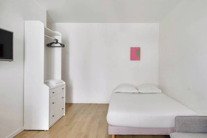 Ganze Wohnung, Beautifully furnished cosy studio with a street view in Ivry-sur-Seine, Val-de-Marne