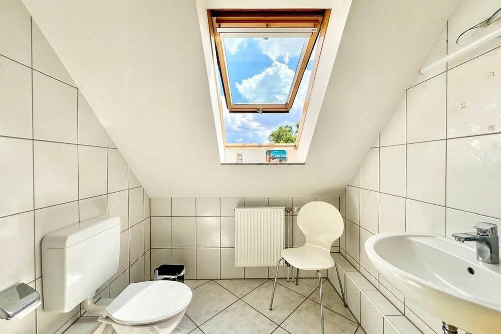 Kleines Zimmer mit geteiltem Bad in Neuss, Rhein-Kreis Neuss