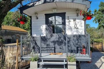 Gîte pour 2 personnes, avec terrasse ainsi que jacuzzi et jardin à Arles