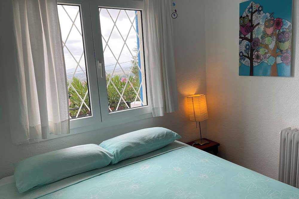 Charming villa with a beautiful garden and spacious pool in Miraflores (Madrid), Miraflores de la Sierra