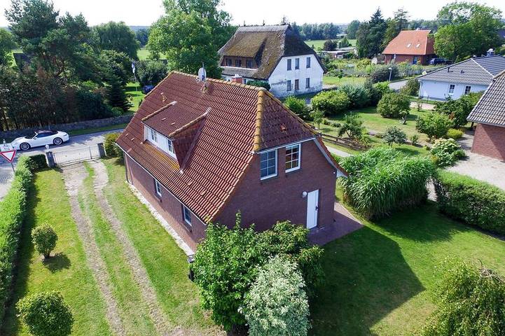 Villa für 8 Personen, mit Garten und Terrasse in Börgerende-Rethwisch