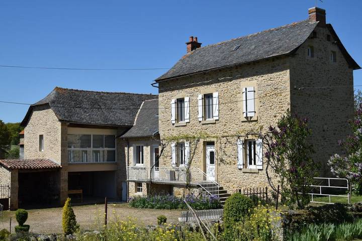 Cottage pour 2 personnes, avec terrasse ainsi que jardin et vue à Montbazens