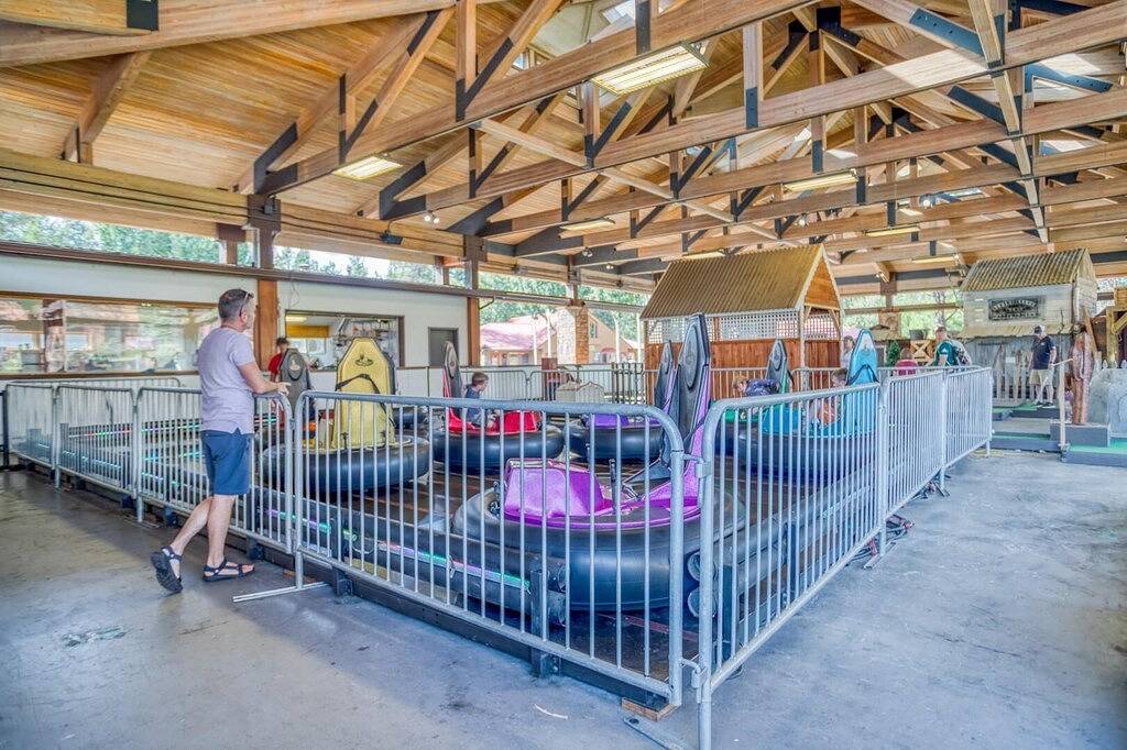 Fremont Crossing home steps to Village and Sharc. Sharc Passes, New Hot Tub in Sunriver, Deschutes County