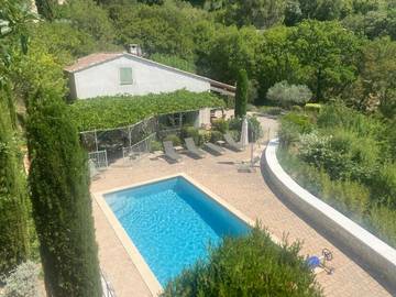 Cottage pour 6 personnes, avec piscine ainsi que vue et jardin, animaux acceptés à La Roque-Alric