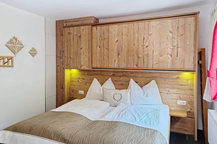 Ganze Wohnung, Schöne Wohnung für 2 Leute mit  W-Lan, Tv und Terrasse in Tuxer Alpen, Navis