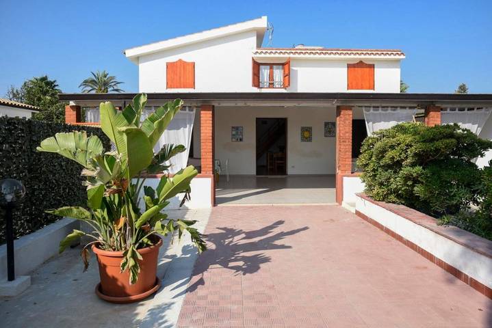 Villa per 7 persone, con giardino e panorama, adatto a famiglie con bambini in Mazara del Vallo