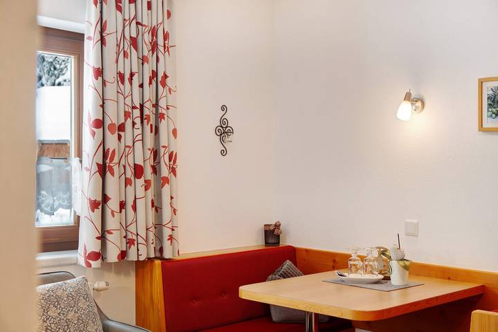 Ganze Wohnung, Ferienwohnung "Arnika" mit Bergblick, Gemeinschaftsgarten und Wlan in Leutasch, Innsbruck Land