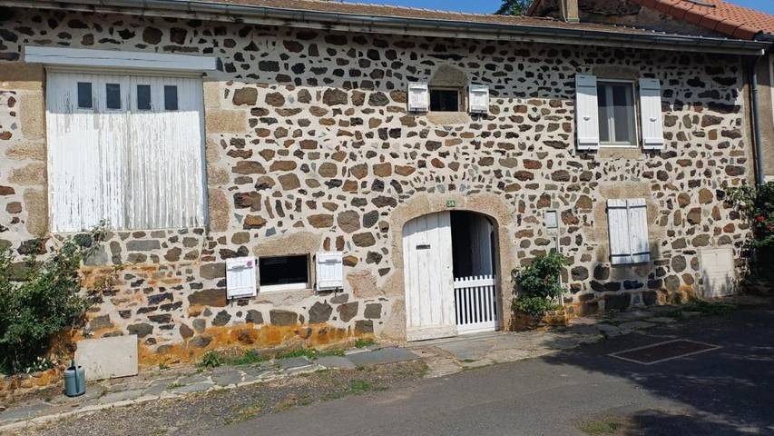 Location de vacances pour 6 personnes, avec Terrasse ainsi que Jardin et Vue à Freycenet-la-Tour