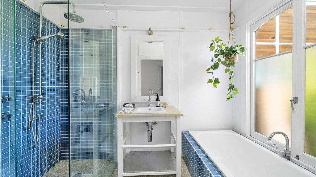 Avalon: vintage beachside family getaway in Currarong, Jervis Bay