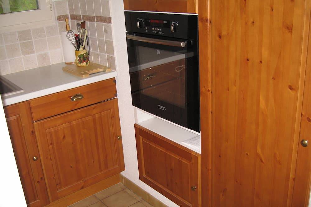 Entire apartment, Comfortable and air conditioned T2 apartment in Golfe-Juan on the Côte D'Azur in Vallauris, Cannes region