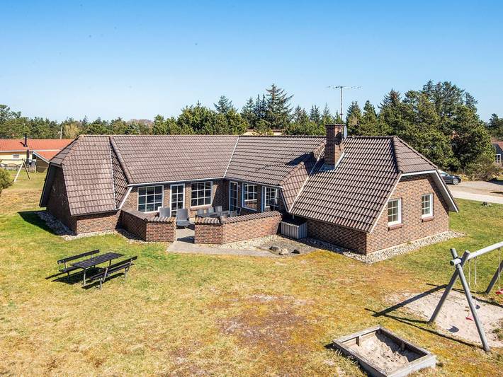 Ferienhaus für 10 Personen, mit Whirlpool und Terrasse sowie Pool und Sauna in Blavand