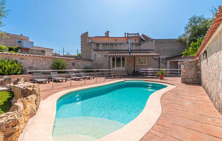 Gemütliche Wohnung mit Pool, Terrasse & WiFi in der Nähe von Maria de la Salut in Maria de la Salut, Mallorca Inselmitte