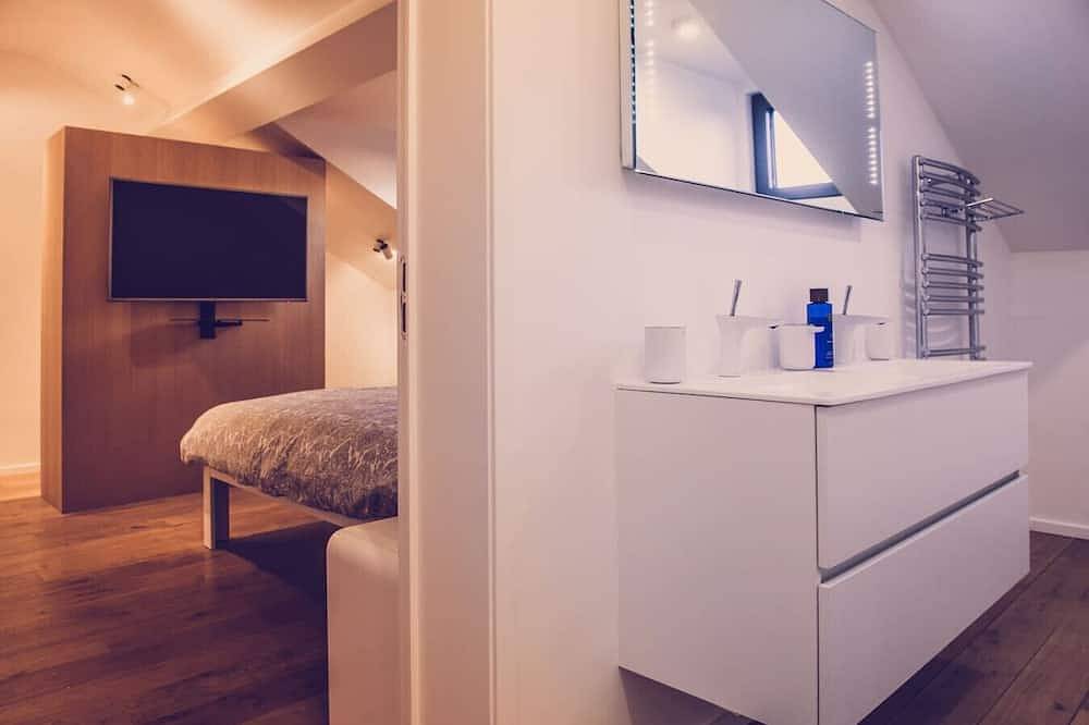 Geheel appartement, Apartment next to the main train station - 3rd floor in Luik, Luik en omgeving