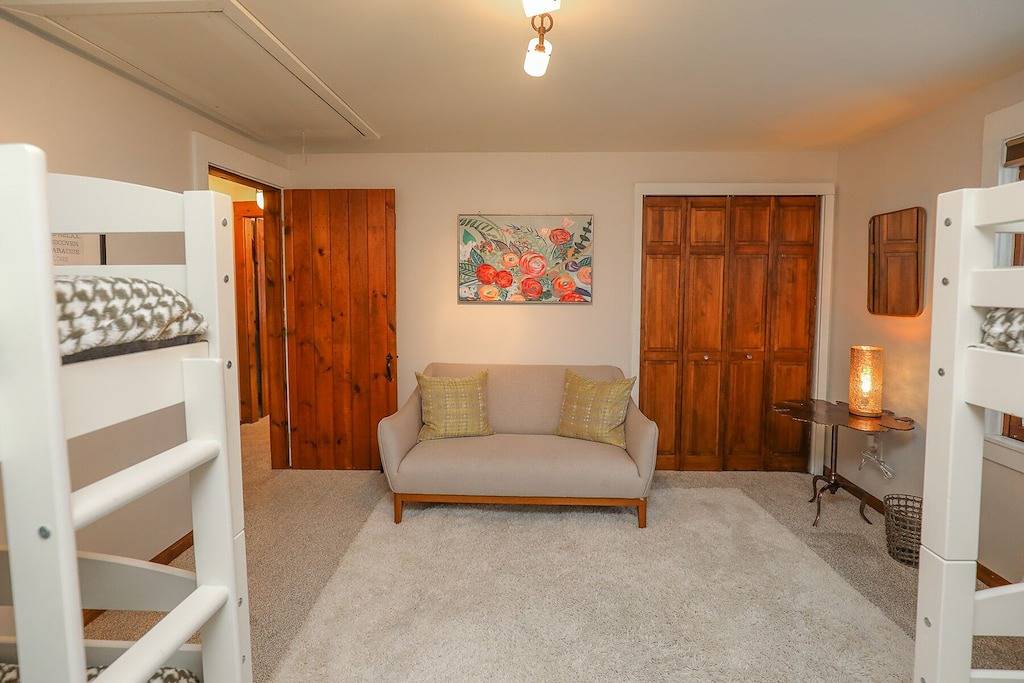 Lizzie's Hütte auf dem Hügel Sommer Special! in Ontario County