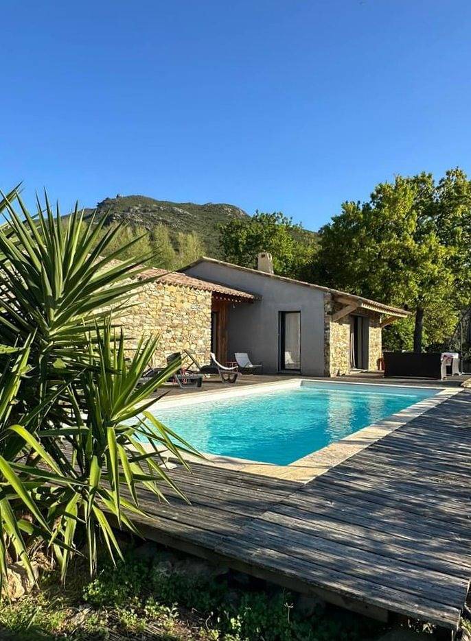 Location de vacances pour 8 personnes, avec piscine ainsi que jardin et terrasse, animaux acceptés à Barbaggio - 2