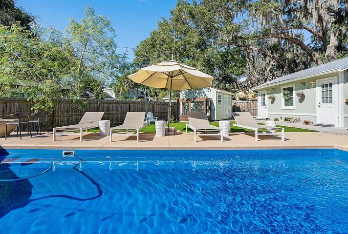 Holiday rental for 2 people, with terrace and hot tub as well as garden in Florida