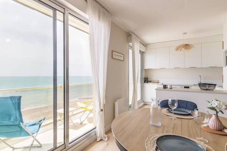 Appartement entier, Appartement en front de mer avec balcon et parking privé in Agon-Coutainville, Région de Coutances