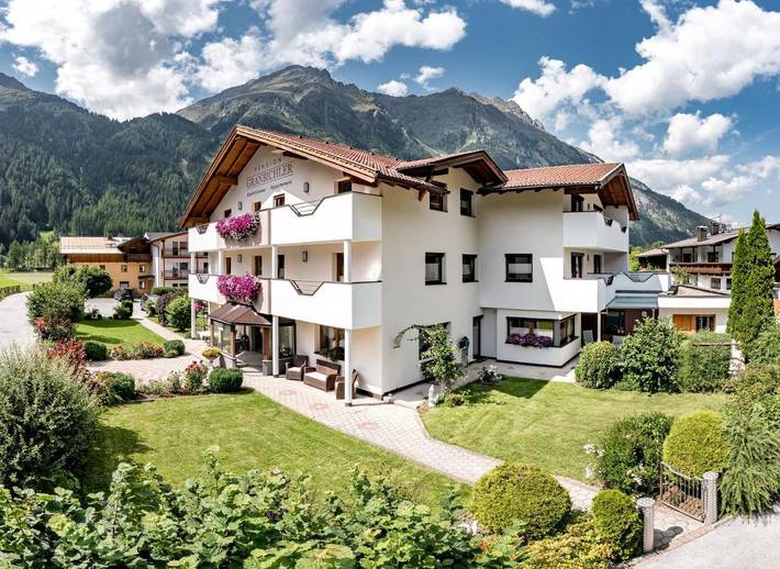BnB für 6 Personen, mit Balkon und Terrasse sowie Garten und Ausblick in Huben