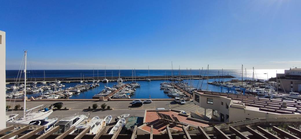 Appartement entier, Residencial Marina Del Port 44 - Joli Duplex Avec Vues Impressionnantes Sur Le Port in Cala Llobeta (Terres de l'Ebre), Calafat