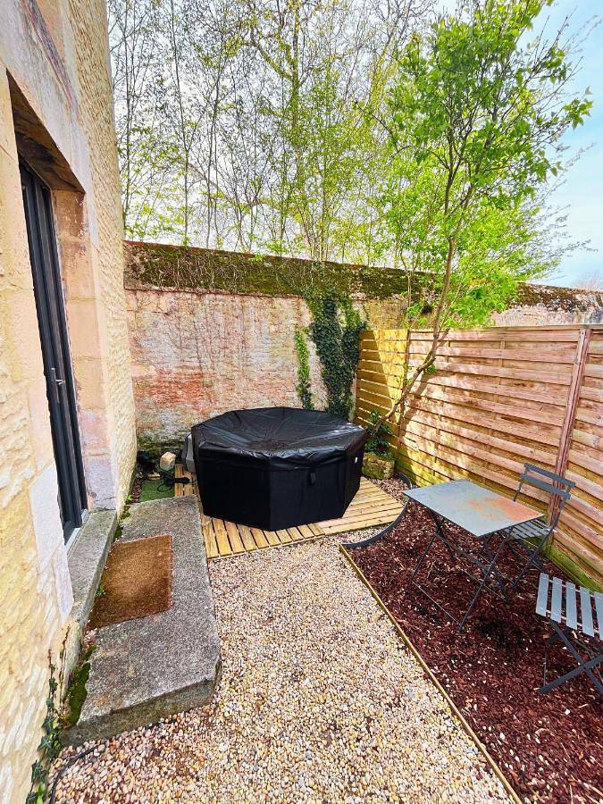 Gîte Avec Jacuzzi Chic & Cosy entre Caen et la Mer en Normandie in Biéville-Beuville, Région de Caen