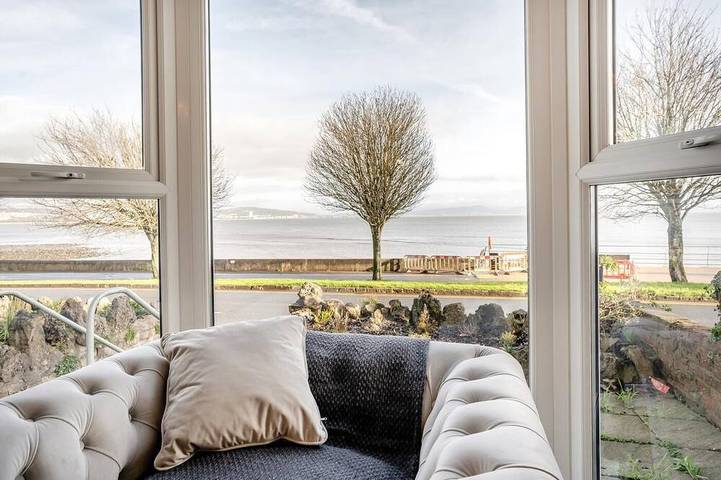 Cottage for 10 people in Mumbles