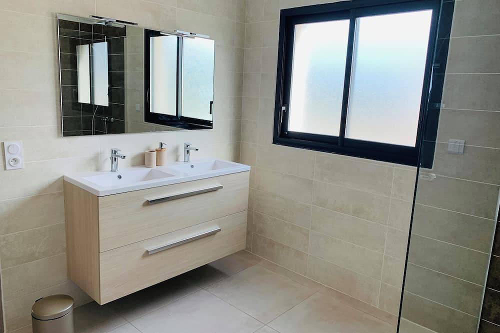 Modern family home, close to beaches and garrigue in La Palme, Narbonne region