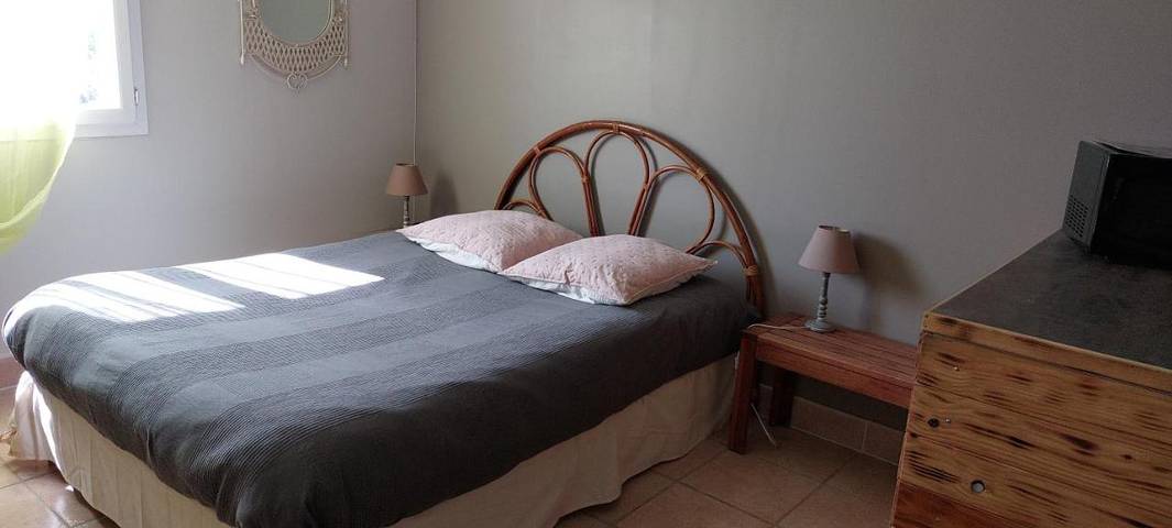 Location de vacances pour 2 personnes, avec jardin et vue à Solliès-Toucas - 2