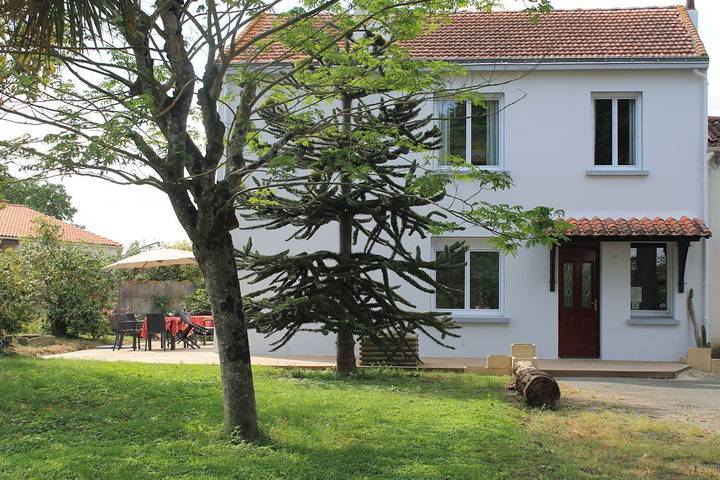 Chambre d’hôte pour 4 personnes, avec jardin dans Montaigu-Vendée