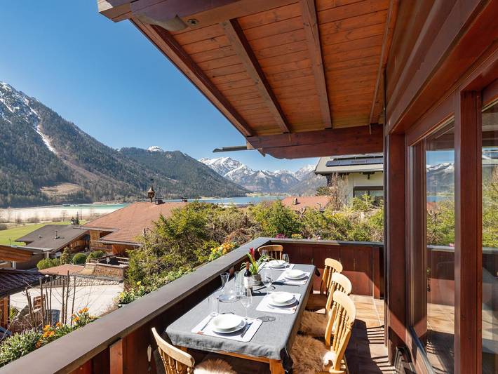 Ferienhaus für 6 Personen, mit Balkon und Terrasse sowie Seeblick in Maurach