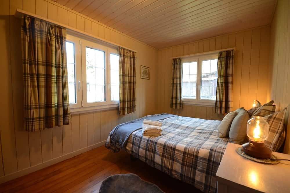 Traditional Chalet with views of the Eiger, Monch & Jungfrau! in Unterseen, Thunersee
