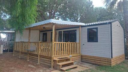 Camping pour 8 personnes, avec terrasse et piscine à Saint-Cyprien