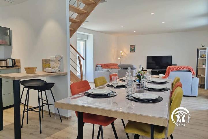 Gîte pour 6 personnes, avec Jacuzzi et Jardin