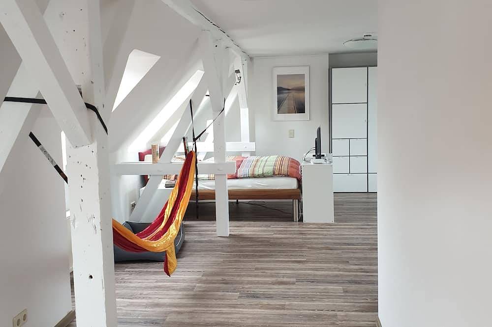 Geheel appartement, One-room apartment above the roofs of downtown Erfurt in Erfurt, Thüringer Kerngebied